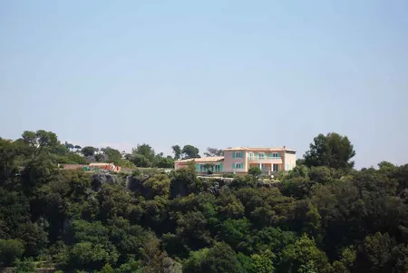 Luxury Modern Villa With Jaw Dropping Views in the Heart of the Riviera