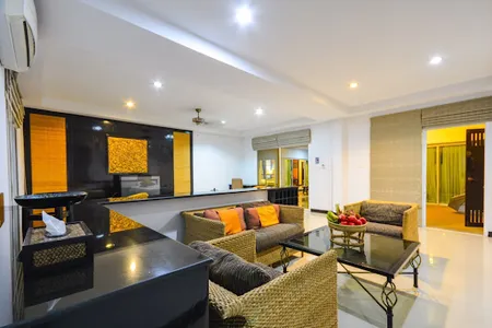 Peaceful Villa In Thalang