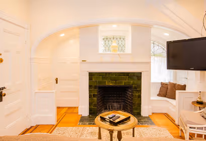 Furnished Apartment Near Commonwealth Boston