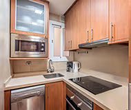 Full kitchen at Lesseps