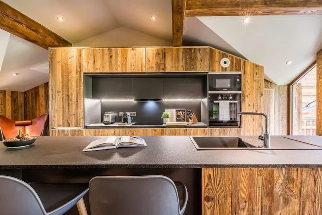 ENCHANTING CHALET WITH JACUZZI IN LES GETS