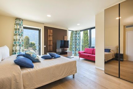 ULTRA MODERN LUXURY RETREAT ON THE FIRST LINE OF LAKE COMO!