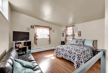 Lovely Bi-Level Apt