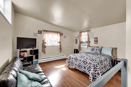 Lovely Bi-Level Apt