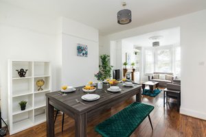 4 Bedroom House In Centre East Croydon