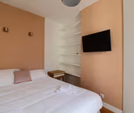 Master bedroom at Rue du Colisée Serviced Apartment, Champs Elysees