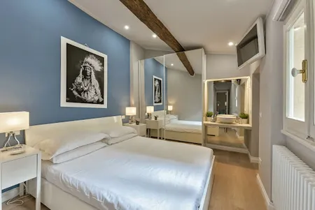 A SIGNATURE JEWEL STEPS FROM PIAZZA DELLA PASSERA