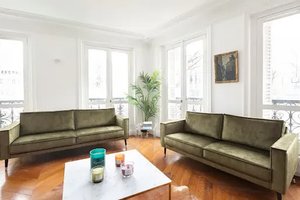 URBAN PARISIAN ABODE JUST OFF THE CROWN OF CHAMPS ELYSEES-ARC DE TRIOMPHE