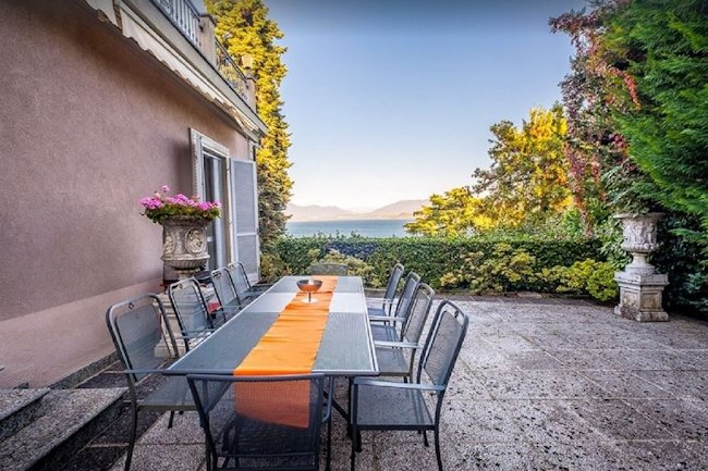 ALL-ENCOMPASSING LUXURY 600M2 VILLA WITH MAGICAL EXQUISITE VIEWS OF LAKEMAGGIORE