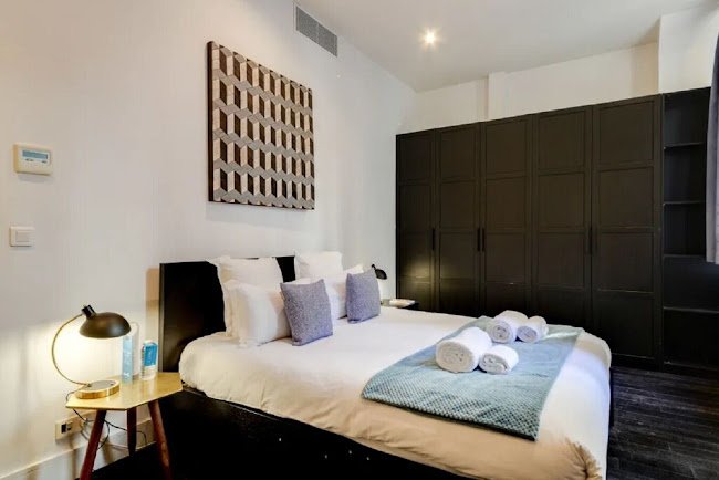 165M2 LAVISH ABODE-AVE MONTAIGNE & CHAMPS ELYSEES