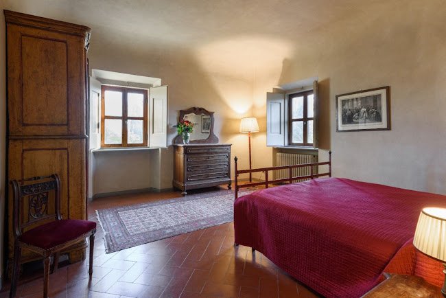 CLASSIC TUSCAN VILLA WITH SWIMMING POOL AND GARDEN