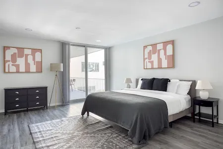 N Crescent Dr Apartment