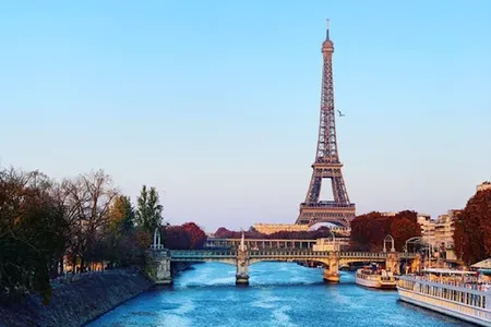 Rue Malar 7eme- a luxury home with a beautiful French décor next to Seine