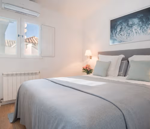 Master bedroom at Splendom Housing Lagasca