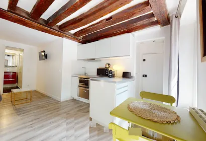A PERFECT PIED A TERRE IN THE HEART OF MARAIS - RUE VERTBOIS