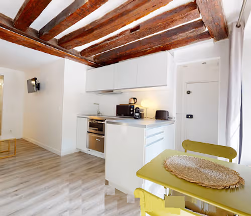 A PERFECT PIED A TERRE IN THE HEART OF MARAIS - RUE VERTBOIS