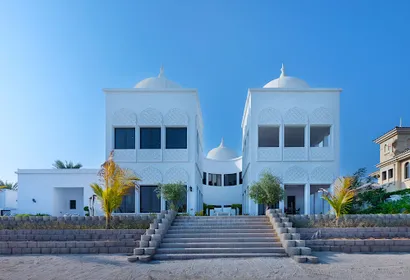 Glamorous 6 Bed Villa with Private Pool & Beach