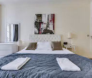 AMID PLACE DE LA MADELEINE AND CHAMPS ELYSEES