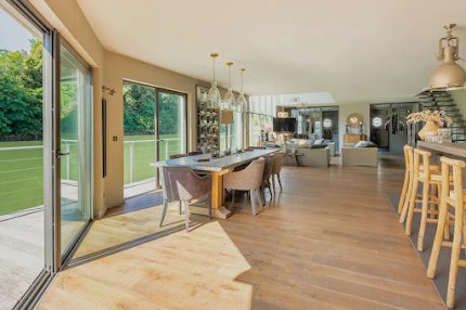 A GRAND LUXURY IN NEUILLY ON THE BACKDROP OF RIVERSIDE GREENRYOF ILE DE PUTEAUX
