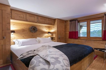 A SUN LIT CHALET APARTMENT IN THE SKI RESORT OF VERBIER