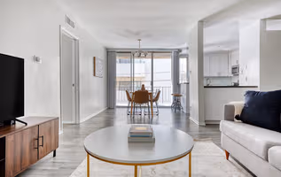 N Wetherly Dr Apartment