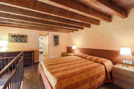 STYLISH & LUXURIOUS ABODE IN THE HEART OF FLORENCE