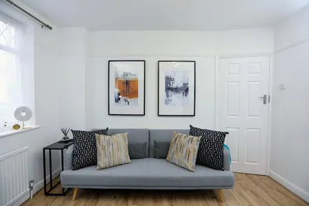 03 Bedroom Hillingdon House in Uxbridge