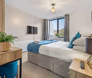 King sized bedroom at GNG