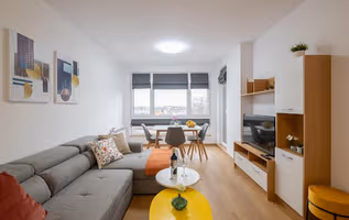100 ulitsa Serviced Apartment