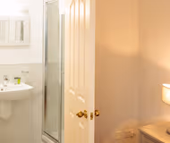 Luxury en-suite bathroom at Baggotrath House Apartment Dublin
