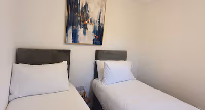 Modern Spacious 4 Bedroom House with Garden & Parking