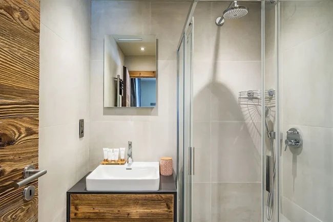 ENCHANTING CHALET WITH JACUZZI IN LES GETS