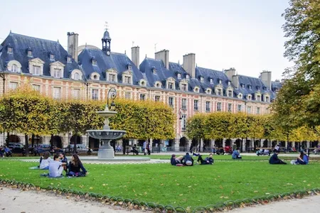 AN EXQUISITE VINTAGE PIED A TERRE MARAIS