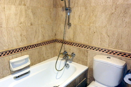 Bathroom at Bouna Vista Apartments, Bouna Vista