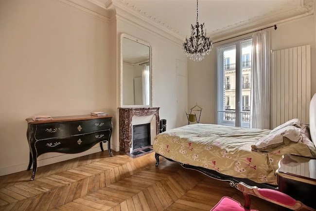 THE SHIMMERING OPERA JEWEL OF PARIS