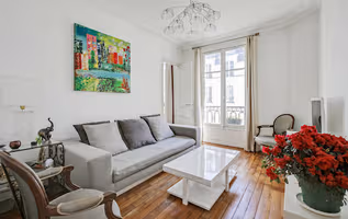 A STONE'S THROW FROM PLACE ST CHARLES & BEAUGRENELLE