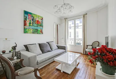 A STONE'S THROW FROM PLACE ST CHARLES & BEAUGRENELLE