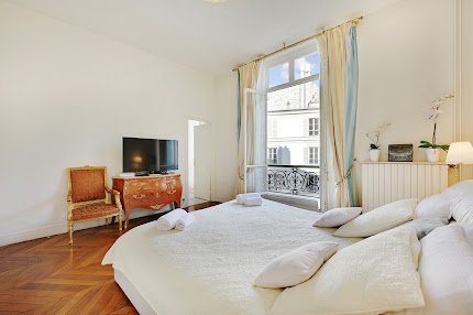 200M2 LUXURY IN AVENUE FRANKLIN D ROOSEVELT