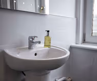 Bright, Modern West-End Apartment