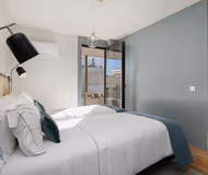 Double bed bedroom at Corporate Housing Campanhã 03