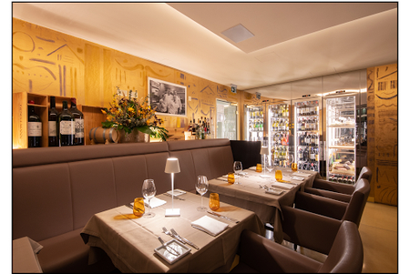 Luxurious restaurant at Ostra Allee Service Apartment