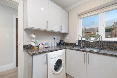 Town Center 4 Bedroom 4 bathroom Hse with Parking Slough