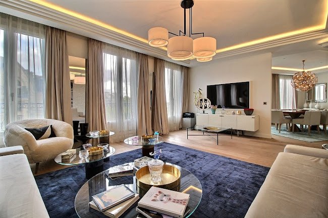 A SIGNAURE LUXURY ON CHAMPS DE MARS ALMA MARCEAU