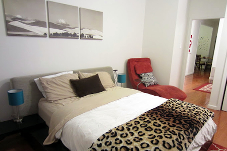 Open plan bedroom at East 53rd Street Furnished Apartment, Manhattan