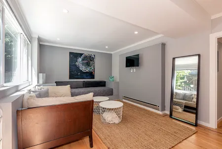 Living area at Leavenworth St &amp; Francisco St Apartments