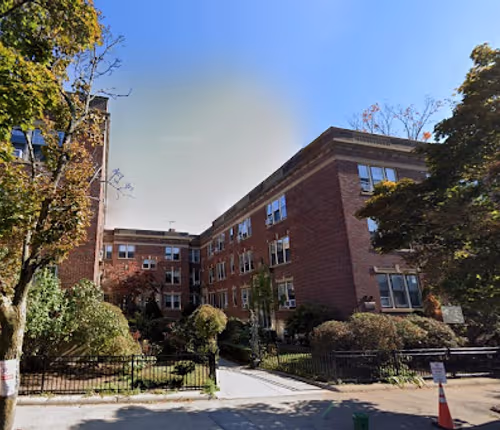 Spacious Washington St