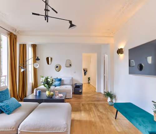 A PICNIC BY THE WATER IN CANAL ST MARTIN