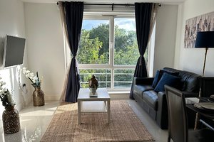 Clarendon Luxury Apartment