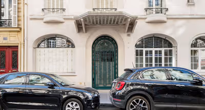 One-bedroom Ternes apartment - Rue Pierre