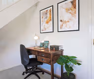 Blandford House with Free Parking, Fast Wifi, Smart TV with Netflix and Private Garden by Yoko Property